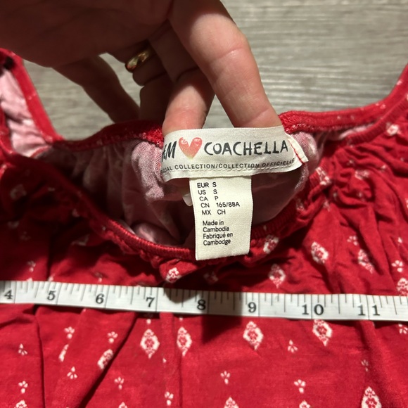 FREE WITH PURCHASE Women’s H&M Coachella Collection Crop Top - Picture 2 of 2
